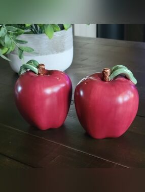 Vintage Harry & David Apple Salt & Pepper Shakers | Ceramic Fall Kitchen Decor
